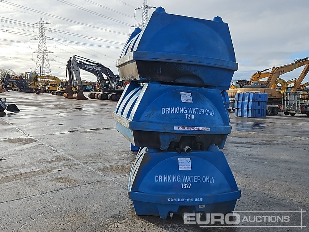 Plastic Water Bowser (3 of) - Cuve de stockage: photos 4 Plastic Water Bowser (3 of) - Cuve de stockage: photos 4