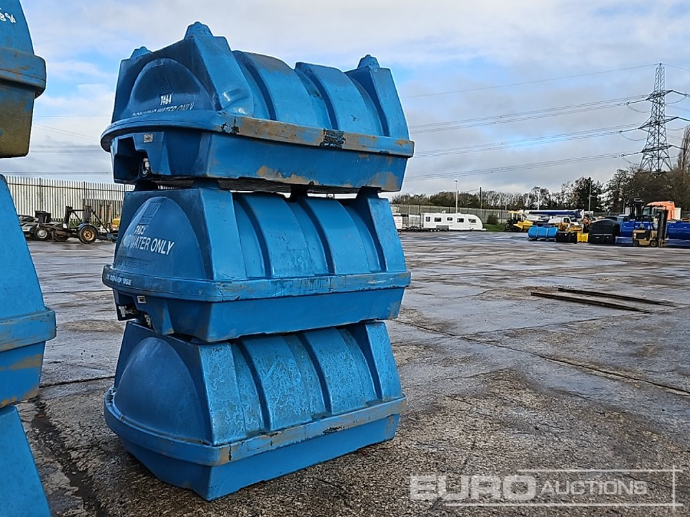 Plastic Water Bowser (3 of) - Cuve de stockage: photos 5 Plastic Water Bowser (3 of) - Cuve de stockage: photos 5