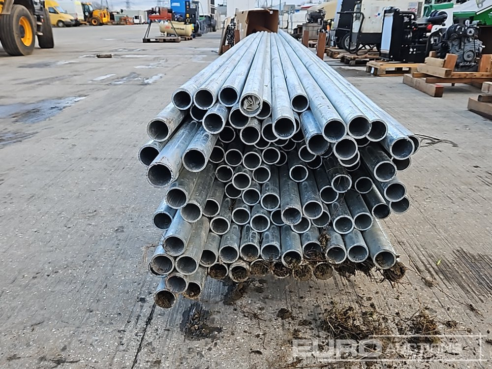 Matériel de chantier Stillage of Aluminium Poles (2 of): photos 8 Matériel de chantier Stillage of Aluminium Poles (2 of): photos 8