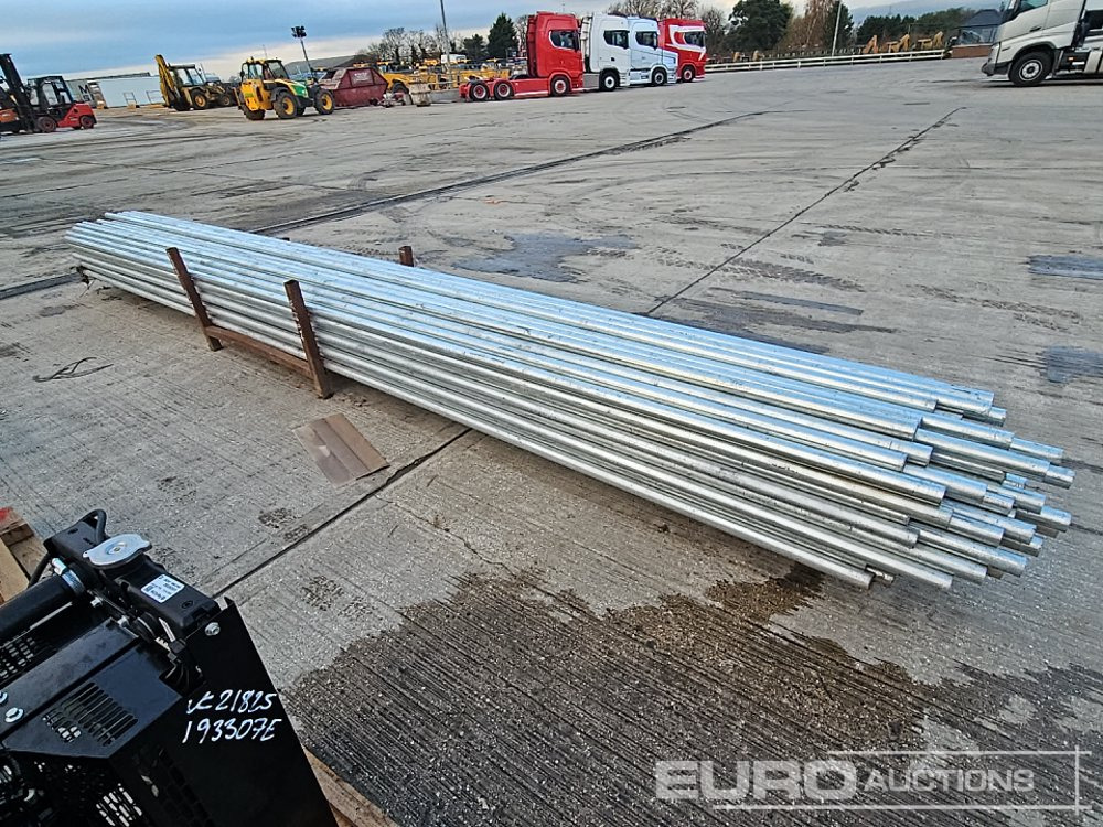 Stillage of Aluminium Poles (2 of) - Matériel de chantier: photos 3 Stillage of Aluminium Poles (2 of) - Matériel de chantier: photos 3