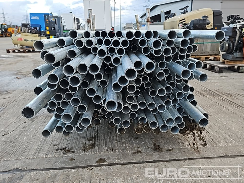 Matériel de chantier Stillage of Aluminium Poles (2 of): photos 16 Matériel de chantier Stillage of Aluminium Poles (2 of): photos 16