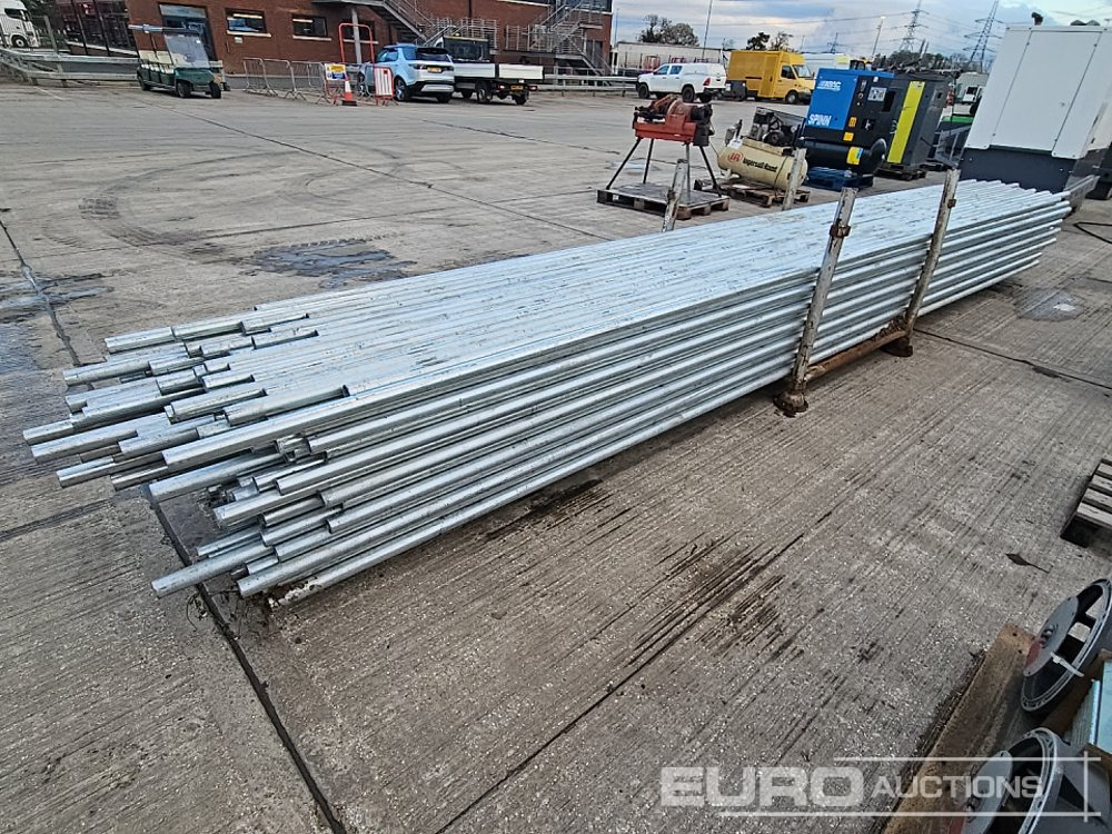 Matériel de chantier Stillage of Aluminium Poles (2 of): photos 9 Matériel de chantier Stillage of Aluminium Poles (2 of): photos 9