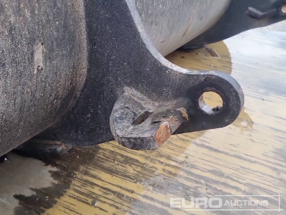 Godet Strimech 90" Loading Bucket to suit Telehandler: photos 11