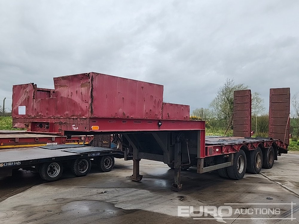 Tri Axle Stepframe Low Loader, Hydraulic Ramps - Semi-remorque surbaissé: photos 1 Tri Axle Stepframe Low Loader, Hydraulic Ramps - Semi-remorque surbaissé: photos 1