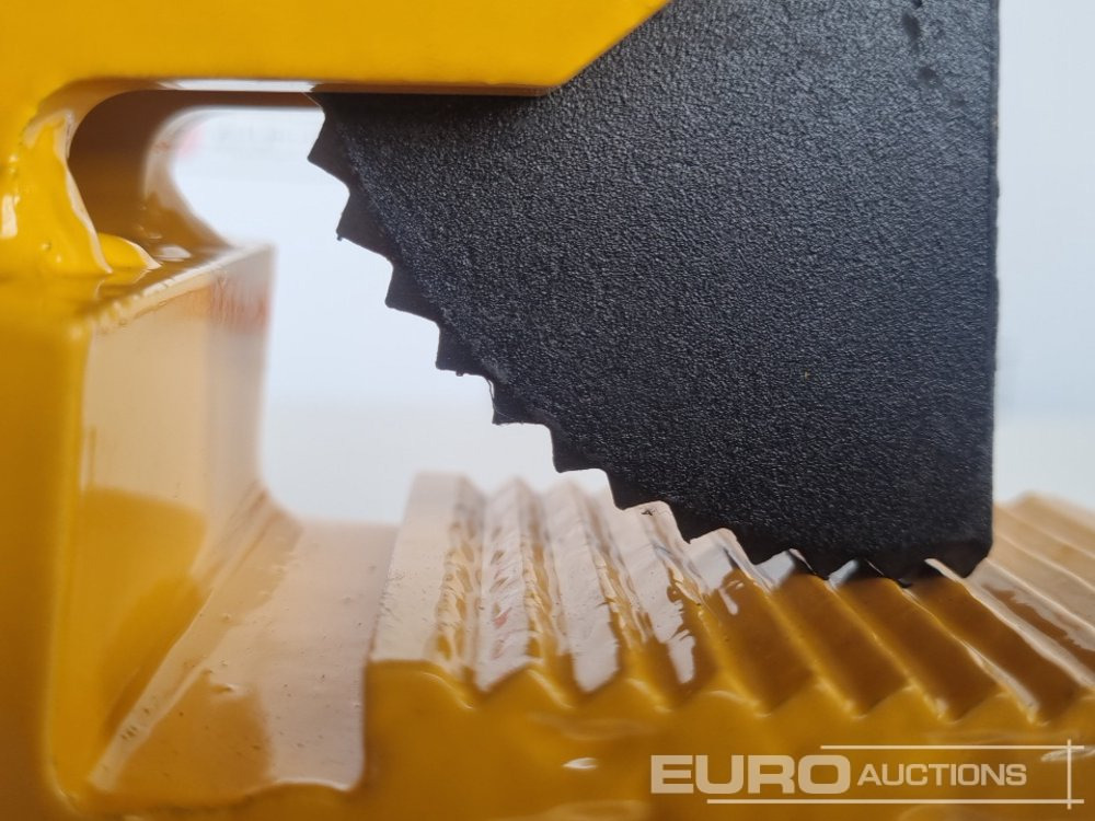 Unused 1 Ton PDB Horizontal Plate Lifting Clamp - Matériel de chantier: photos 5 Unused 1 Ton PDB Horizontal Plate Lifting Clamp - Matériel de chantier: photos 5