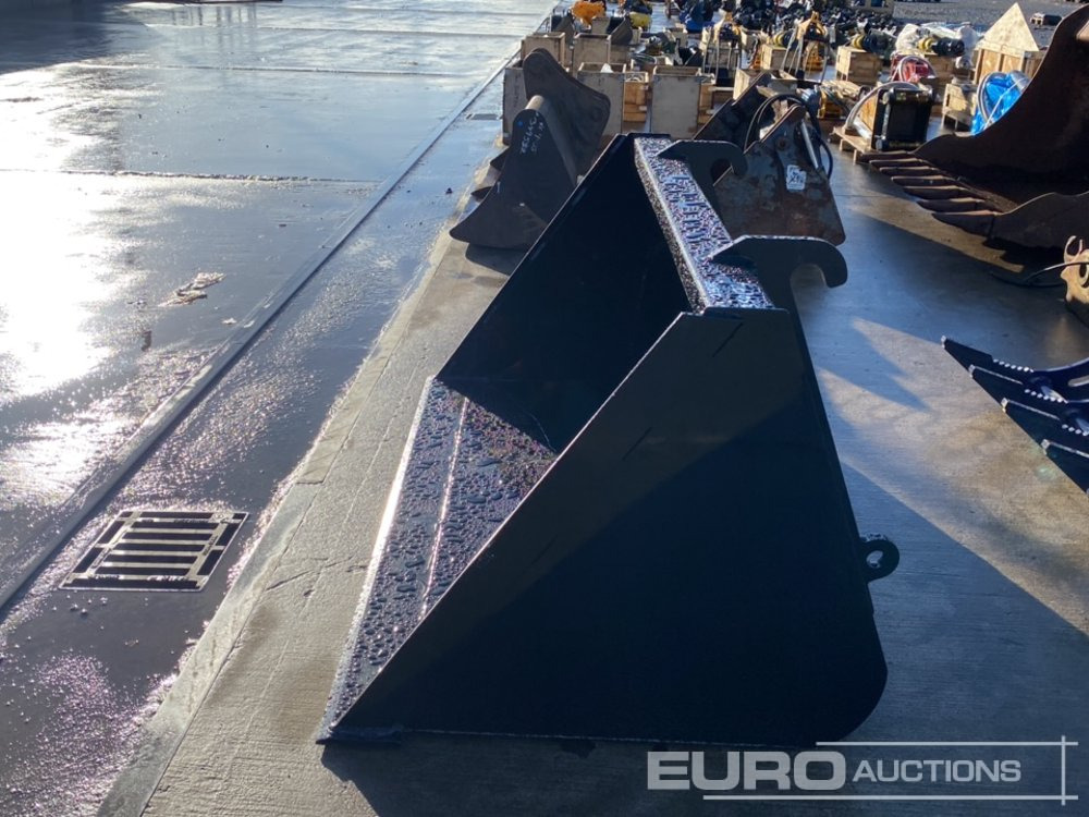 Unused 66" Loader Bucket to suit JCB Telehandler - Godet: photos 3 Unused 66" Loader Bucket to suit JCB Telehandler - Godet: photos 3