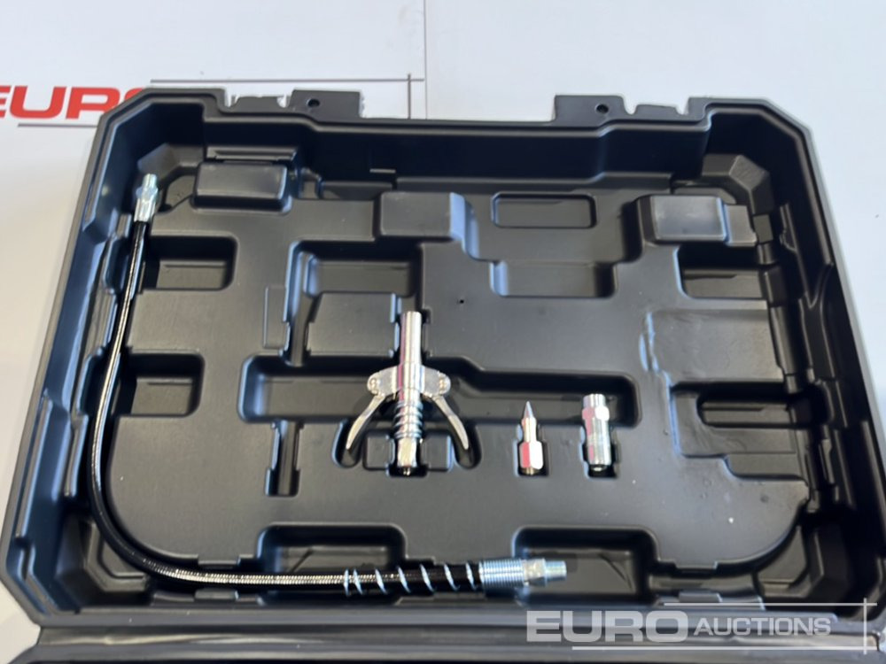 Unused Boss 21 Volt Lithium Battery Cordless Grease Gun - Équipement de garage: photos 3 Unused Boss 21 Volt Lithium Battery Cordless Grease Gun - Équipement de garage: photos 3