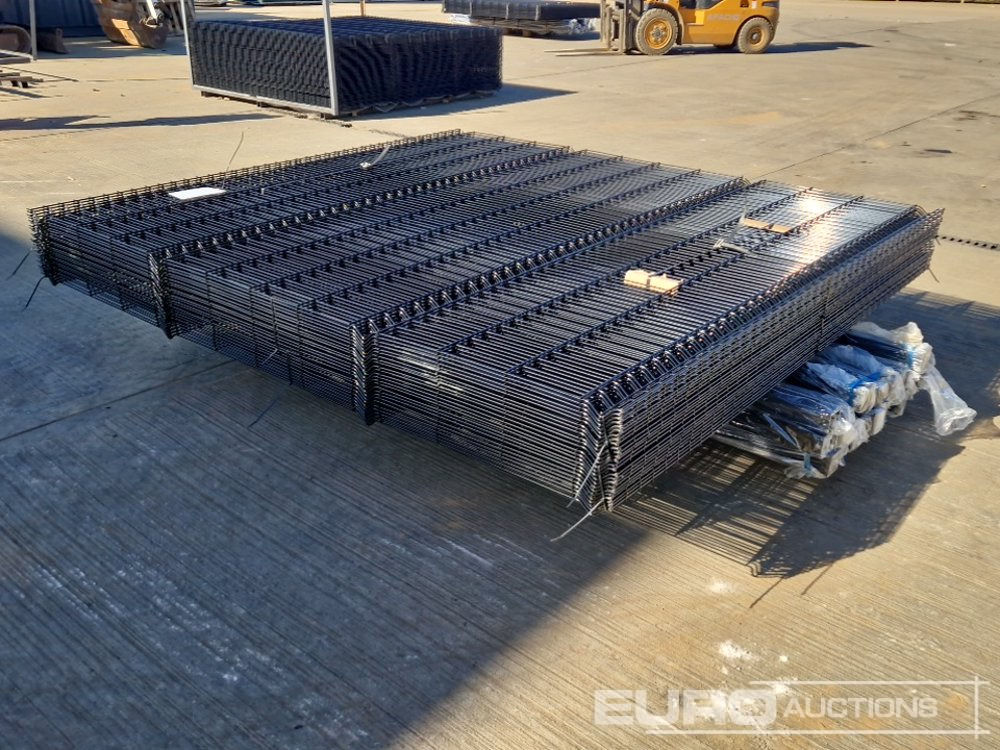 Unused Galvanised & Powder Coated Heavy Duty (5mm) Wire Mesh Fencing, 25 x H2.4m x W2.2m Panels, 26 x 60mm x 60mm x3m Posts, with Fittings (Black) - Matériel de chantier: photos 3 Unused Galvanised & Powder Coated Heavy Duty (5mm) Wire Mesh Fencing, 25 x H2.4m x W2.2m Panels, 26 x 60mm x 60mm x3m Posts, with Fittings (Black) - Matériel de chantier: photos 3