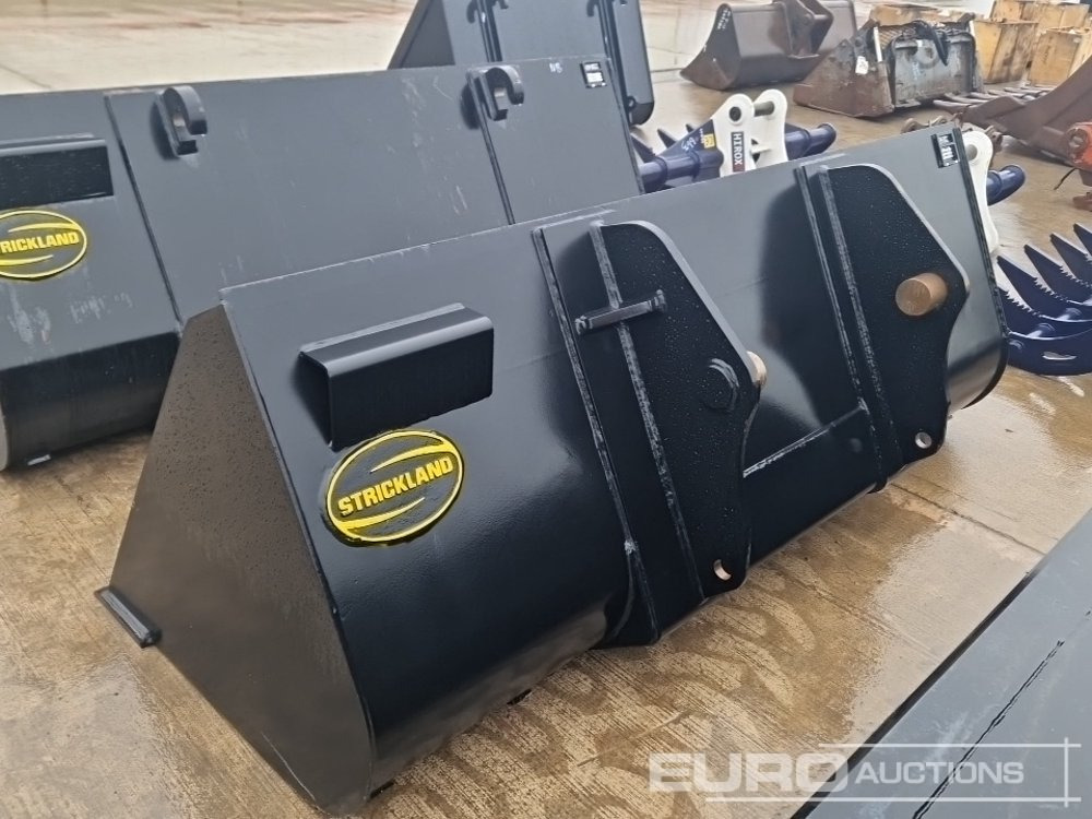 Unused Strickland 90" Loading Bucket to suit Manitou Telehandler - Godet: photos 2 Unused Strickland 90" Loading Bucket to suit Manitou Telehandler - Godet: photos 2