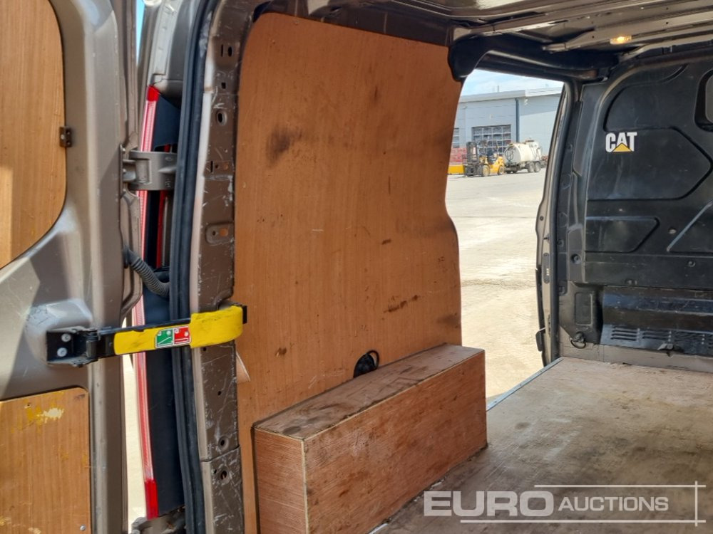 Véhicule utilitaire 2020 Ford Transit Custom 300: photos 18