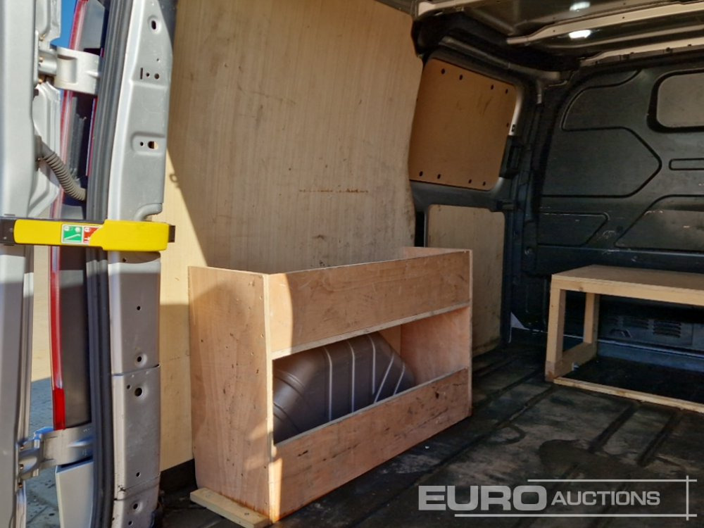 Véhicule utilitaire 2021 Ford Transit Custom 300: photos 40
