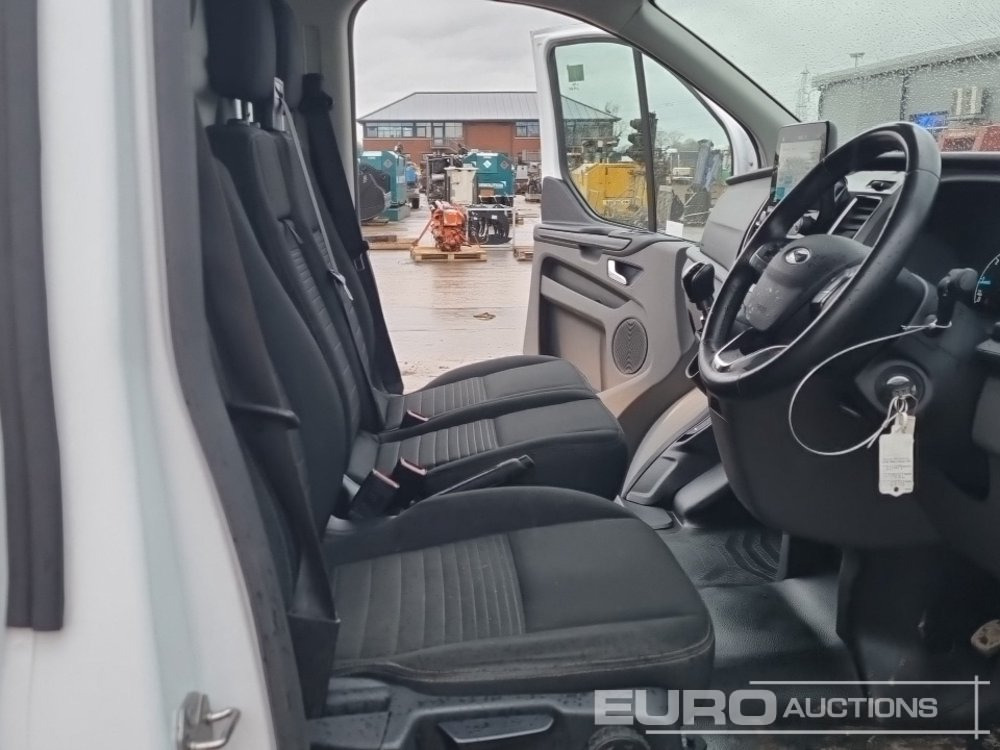 Véhicule utilitaire Ford Transit Custom 300: photos 25 Véhicule utilitaire Ford Transit Custom 300: photos 25