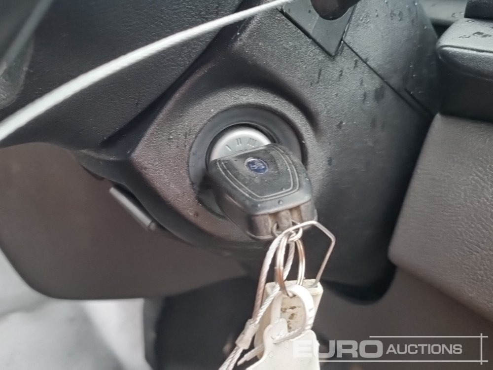 Véhicule utilitaire Ford Transit Custom 300: photos 34 Véhicule utilitaire Ford Transit Custom 300: photos 34