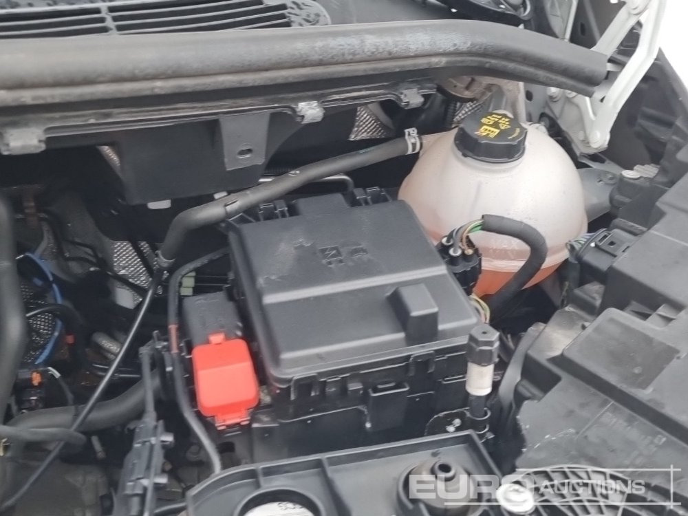 Véhicule utilitaire Ford Transit Custom 300: photos 18 Véhicule utilitaire Ford Transit Custom 300: photos 18