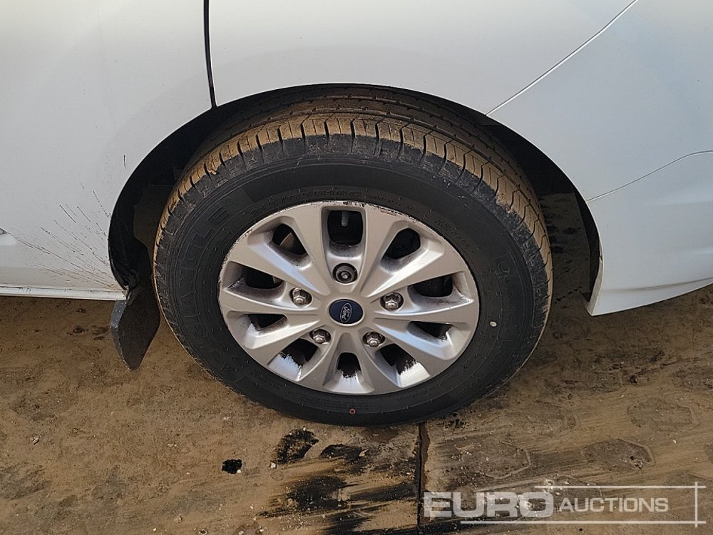 Véhicule utilitaire Ford Transit Custom 300: photos 9