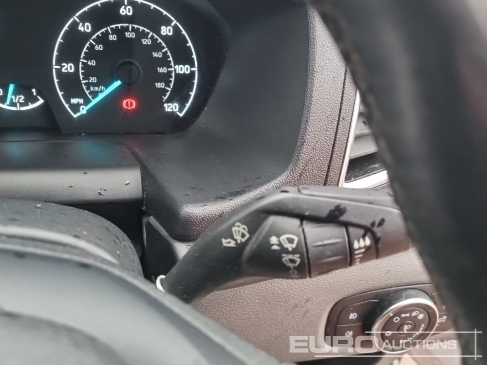 Véhicule utilitaire Ford Transit Custom 300: photos 33 Véhicule utilitaire Ford Transit Custom 300: photos 33