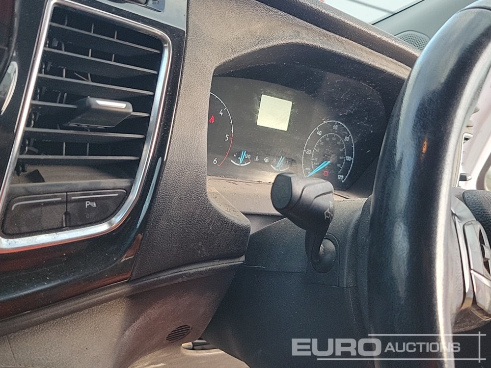 Véhicule utilitaire Ford Transit Custom 300: photos 27