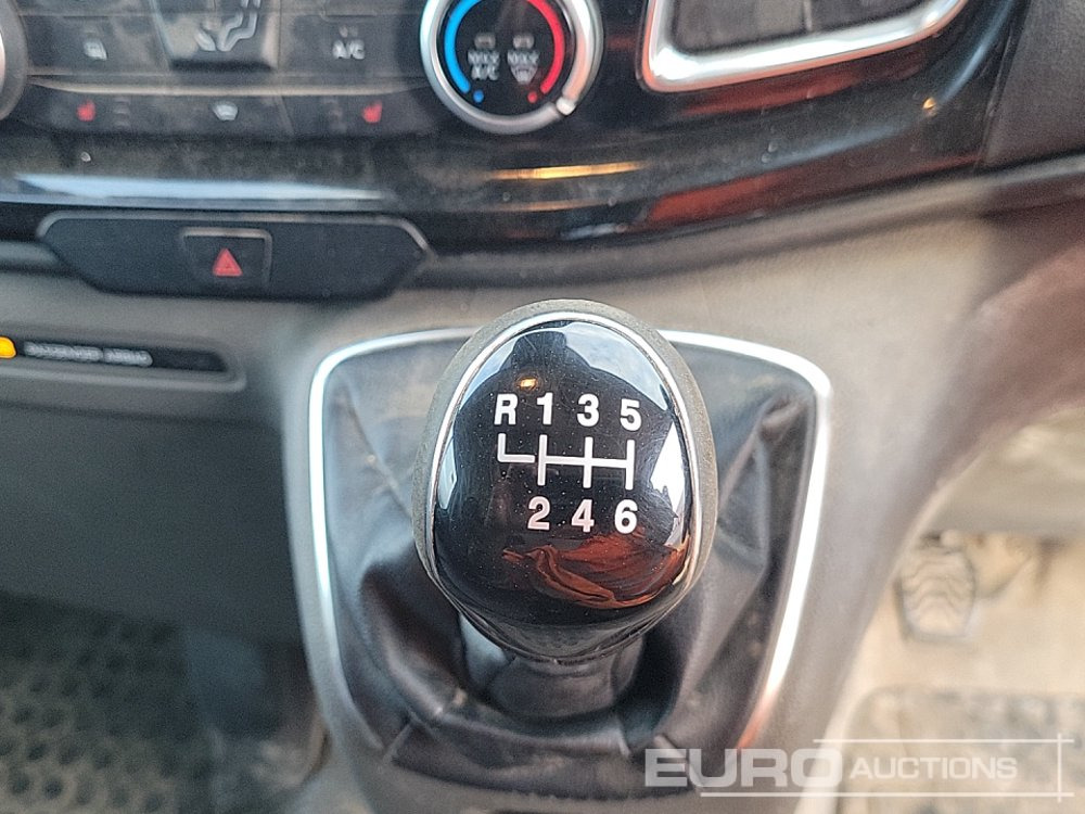 Véhicule utilitaire Ford Transit Custom 300: photos 31