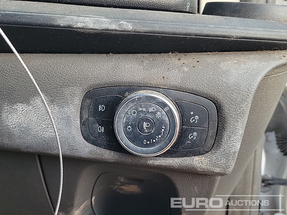 Véhicule utilitaire Ford Transit Custom 300: photos 25