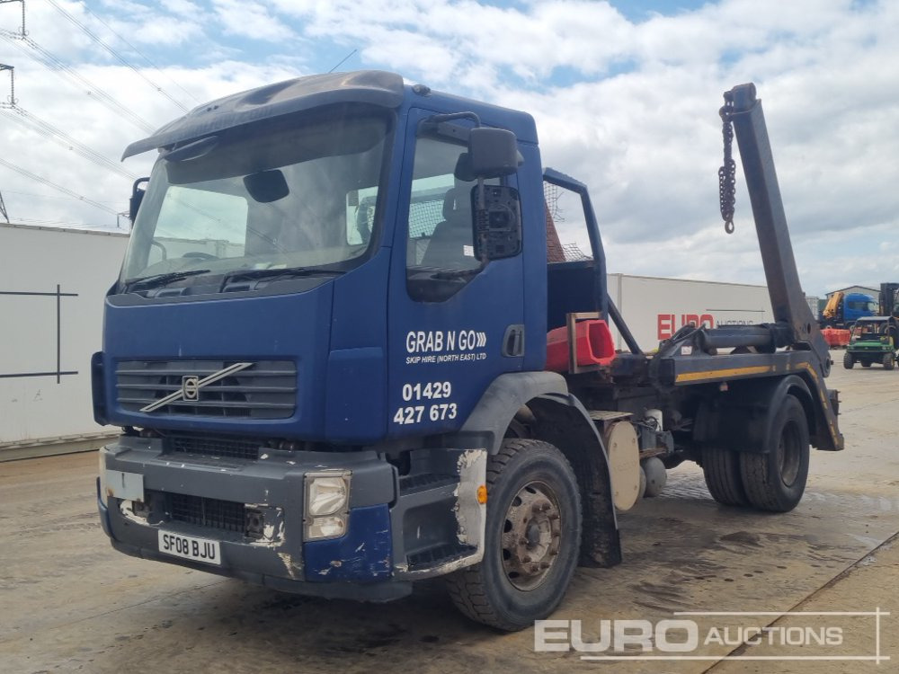 Volvo 4x2 Skip Loader Lorry, Extendable Arms, Manual Gearbox (Reg. Docs. & Plating Certificate Available) - Camion multibenne: photos 1 Volvo 4x2 Skip Loader Lorry, Extendable Arms, Manual Gearbox (Reg. Docs. & Plating Certificate Available) - Camion multibenne: photos 1