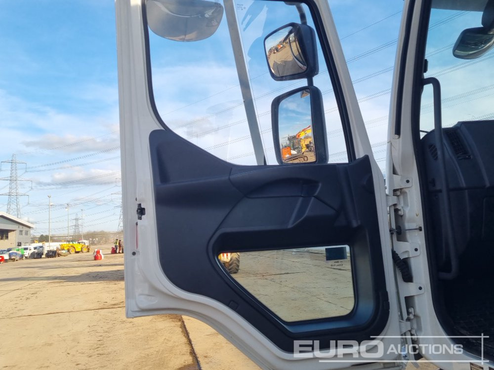 Camion plateau Volvo FE: photos 33