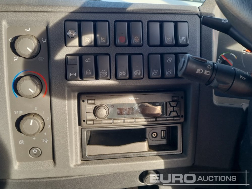 Camion plateau Volvo FE: photos 39