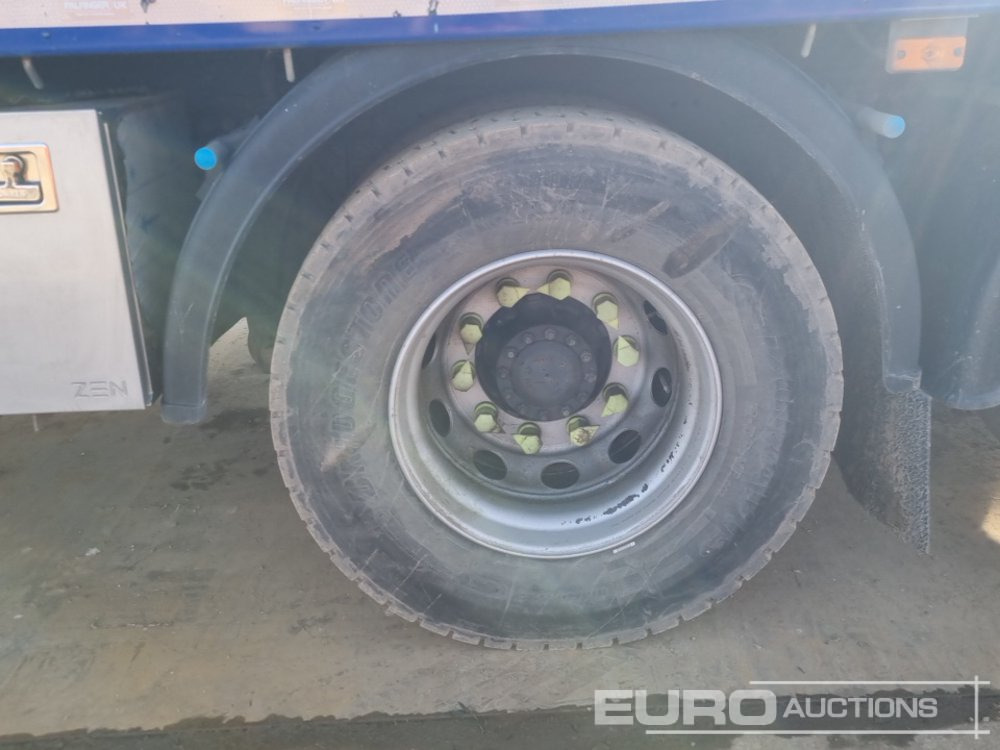 Camion plateau Volvo FE: photos 10