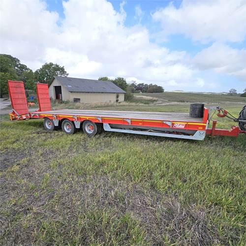 ABC 33000 T - Remorque porte-engin surbaissée: photos 1 ABC 33000 T - Remorque porte-engin surbaissée: photos 1