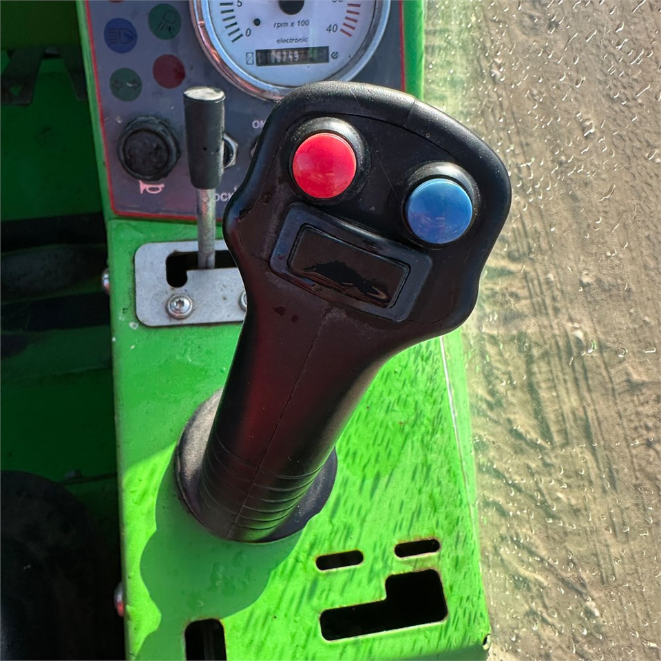 Chargeuse sur pneus Avant 860 i: photos 18