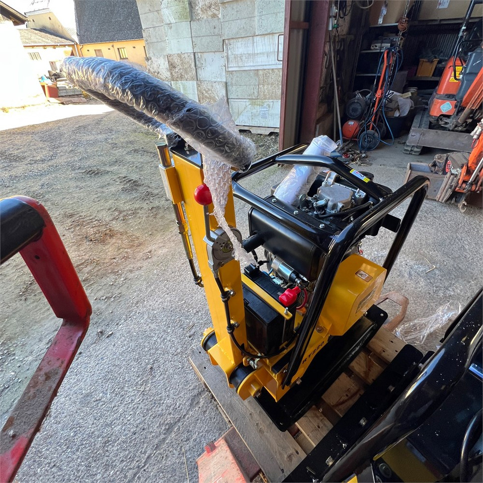 Bernards RT220-1 - Plaque vibrante: photos 4 Bernards RT220-1 - Plaque vibrante: photos 4