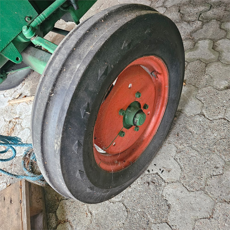 Tracteur agricole Deutz D4005: photos 32