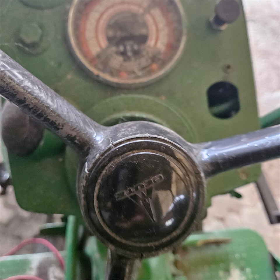 Tracteur agricole Deutz D4005: photos 7