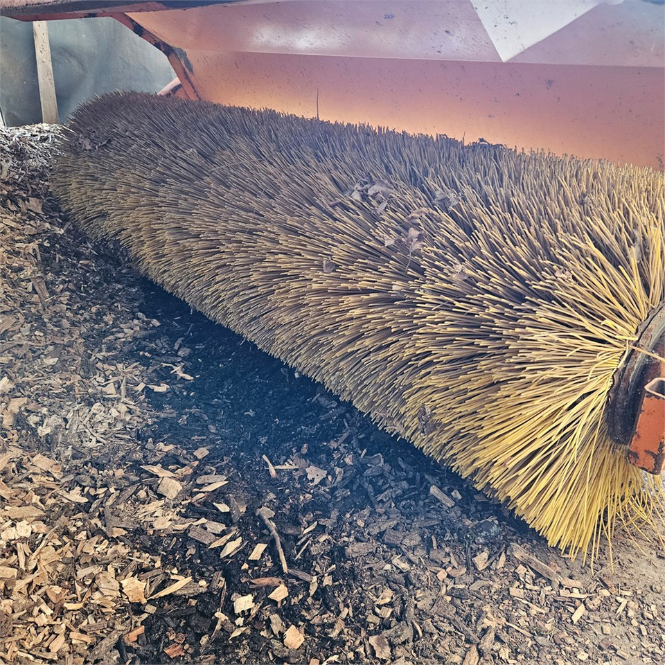 Epoke B200 - Brosse: photos 3 Epoke B200 - Brosse: photos 3