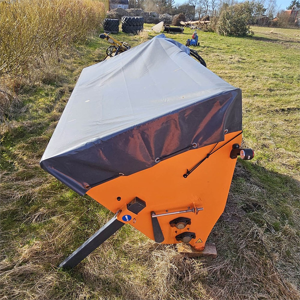 Epoke SNOWLINE SL 14 - Epandeur de sable: photos 3 Epoke SNOWLINE SL 14 - Epandeur de sable: photos 3