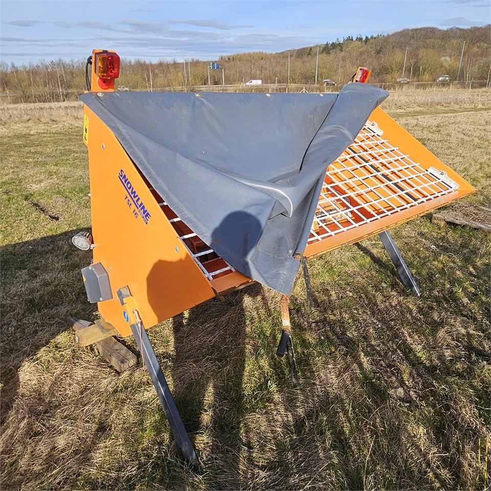 Epoke SNOWLINE TSL 16 - Epandeur de sable: photos 4 Epoke SNOWLINE TSL 16 - Epandeur de sable: photos 4