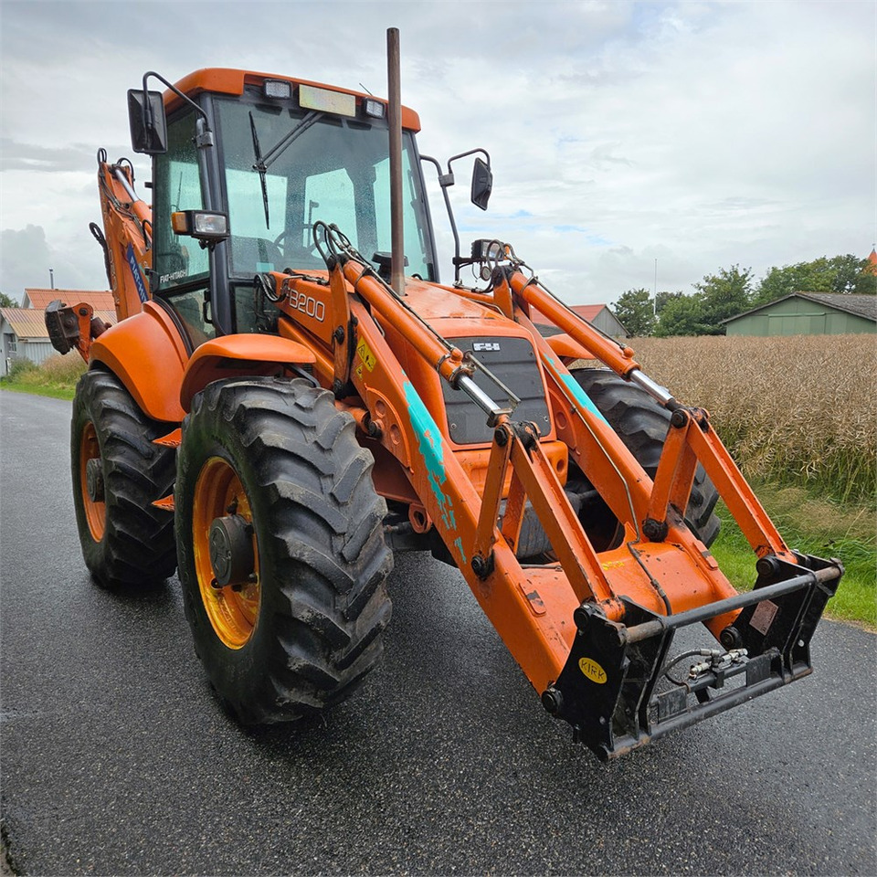 Fiat-Hitachi FB200-4PS - Tractopelle: photos 3 Fiat-Hitachi FB200-4PS - Tractopelle: photos 3