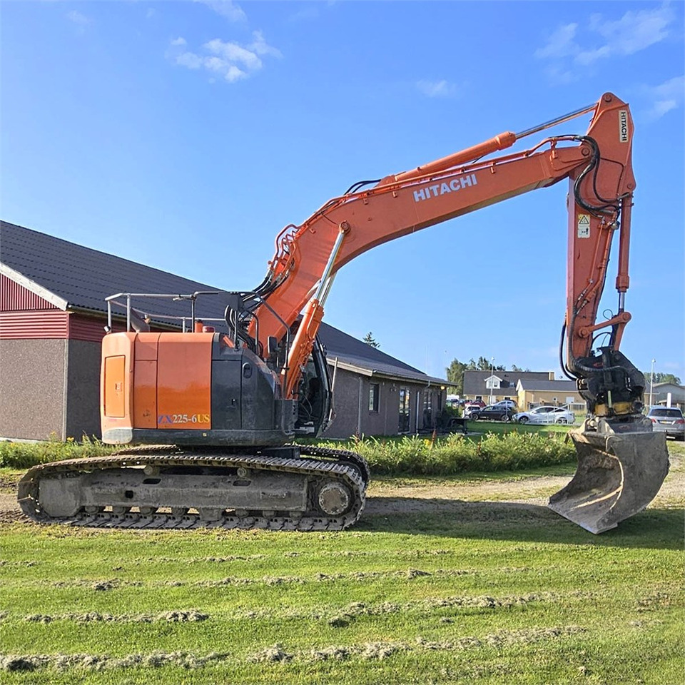 Hitachi ZX 225 - Pelle sur chenille: photos 2 Hitachi ZX 225 - Pelle sur chenille: photos 2