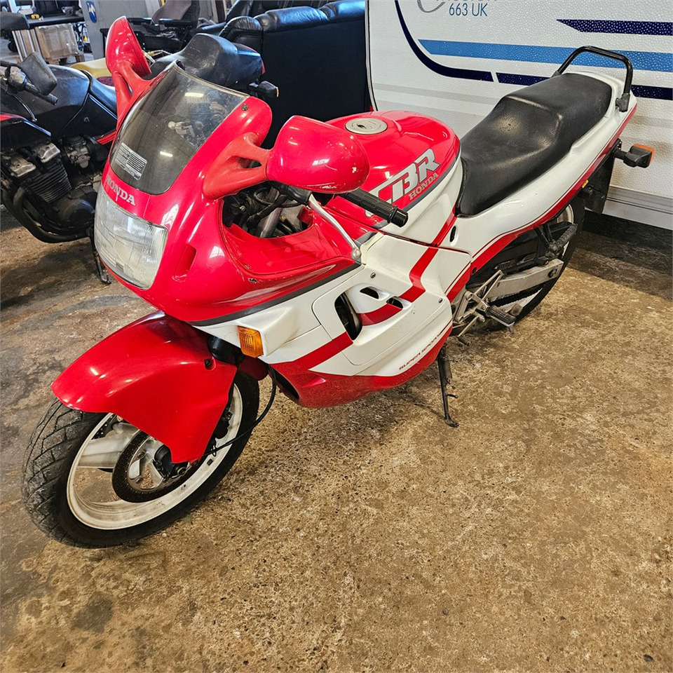 Honda CBR600F Super sport - Motocyclette: photos 1 Honda CBR600F Super sport - Motocyclette: photos 1