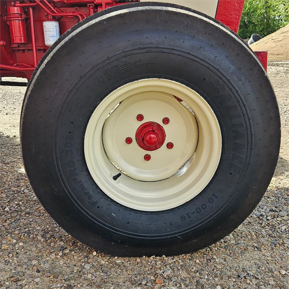 Tracteur agricole IH 844 S: photos 36