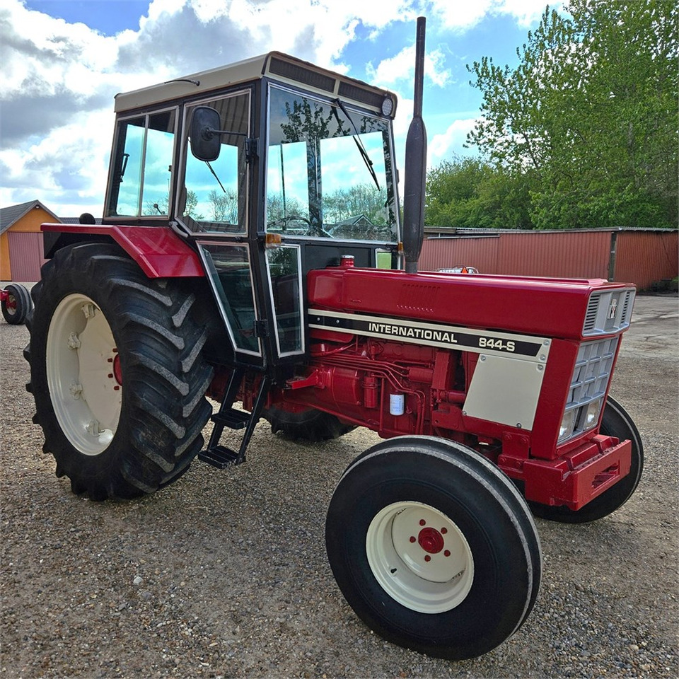 Tracteur agricole IH 844 S: photos 8