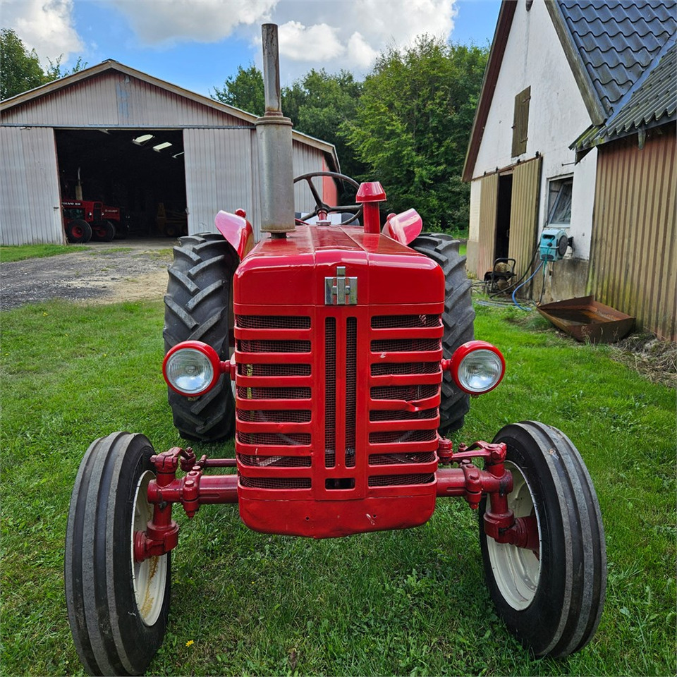 IH B-275 - Tracteur agricole: photos 2 IH B-275 - Tracteur agricole: photos 2