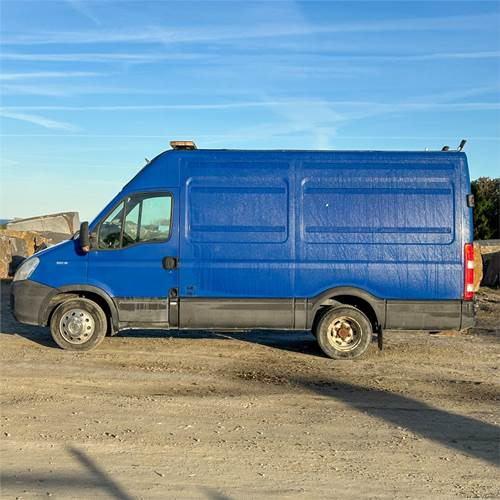Iveco 35C15AV (12,0M3) EU4 - Fourgon utilitaire: photos 3 Iveco 35C15AV (12,0M3) EU4 - Fourgon utilitaire: photos 3