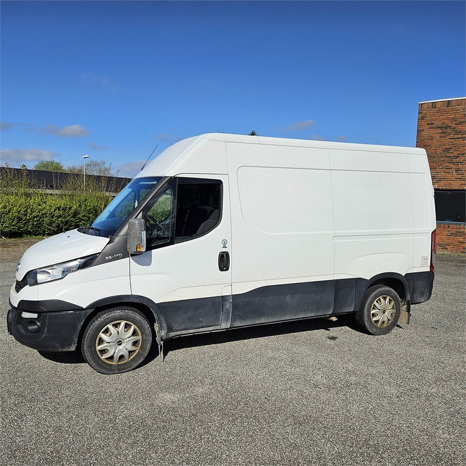 Iveco Daily 35s17 3,0D - Fourgon utilitaire: photos 2 Iveco Daily 35s17 3,0D - Fourgon utilitaire: photos 2