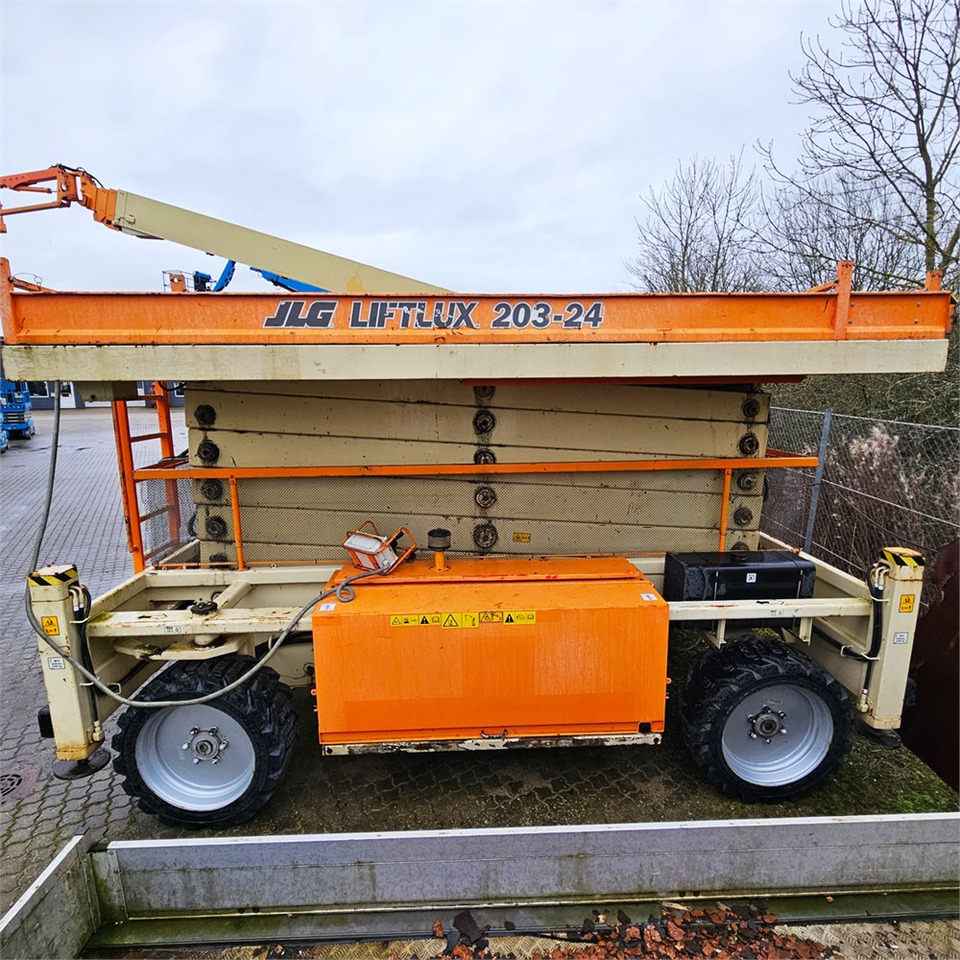 JLG 203-24 - Nacelle ciseaux: photos 2 JLG 203-24 - Nacelle ciseaux: photos 2