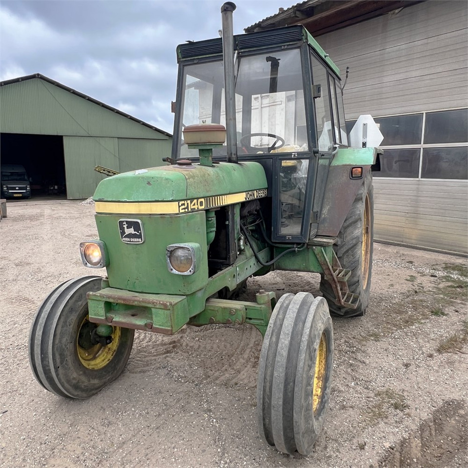 John Deere 2140 - Tracteur agricole: photos 4 John Deere 2140 - Tracteur agricole: photos 4