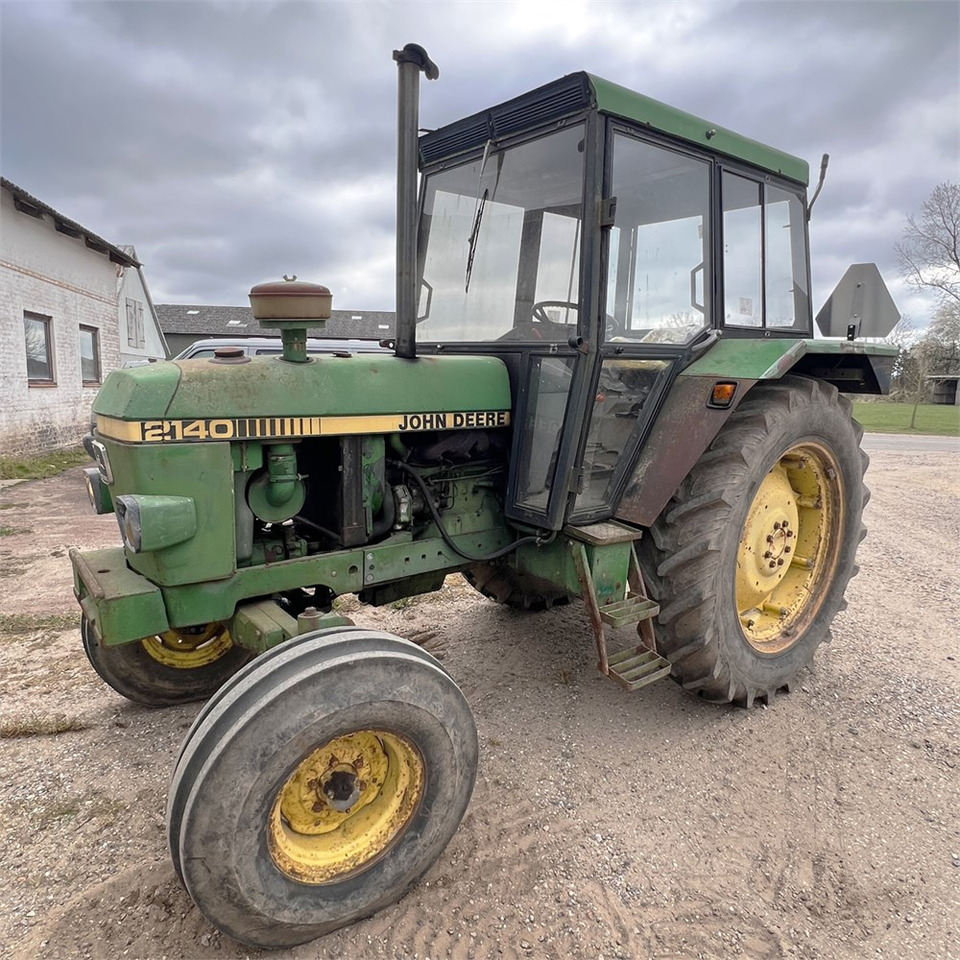 John Deere 2140 - Tracteur agricole: photos 1 John Deere 2140 - Tracteur agricole: photos 1