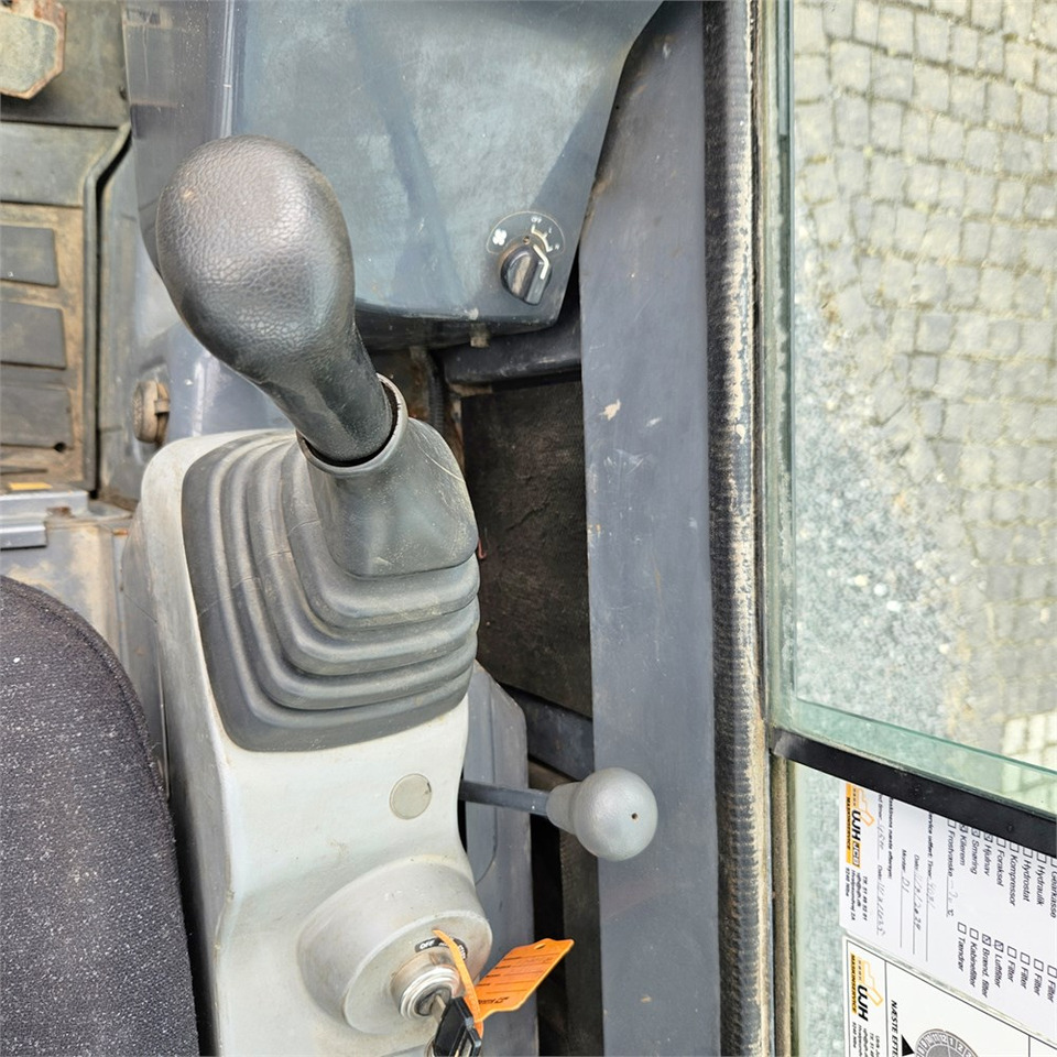 Mini pelle Kobelco SK17 SR-3: photos 12 Mini pelle Kobelco SK17 SR-3: photos 12