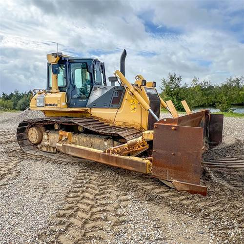Komatsu D65 PX-15 EO - Bulldozer: photos 1 Komatsu D65 PX-15 EO - Bulldozer: photos 1