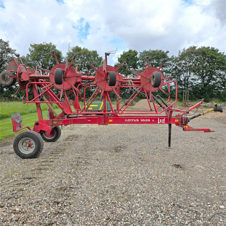 LELY Lotus 1020 s - Matériel de fenaison: photos 2 LELY Lotus 1020 s - Matériel de fenaison: photos 2