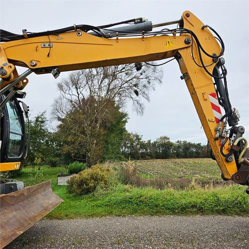 Pelle sur pneus Liebherr A918 Compact: photos 28 Pelle sur pneus Liebherr A918 Compact: photos 28